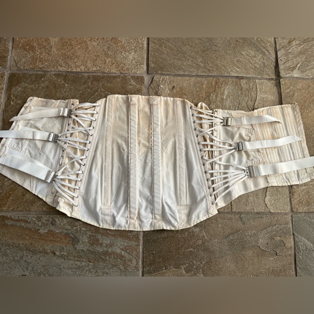 Vintage 1920s Corset by Truform - Size 40 - Lacing